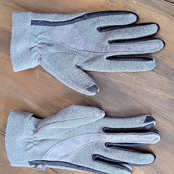 Isotoner Gray Fleece Gloves - Picture 2 of 5
